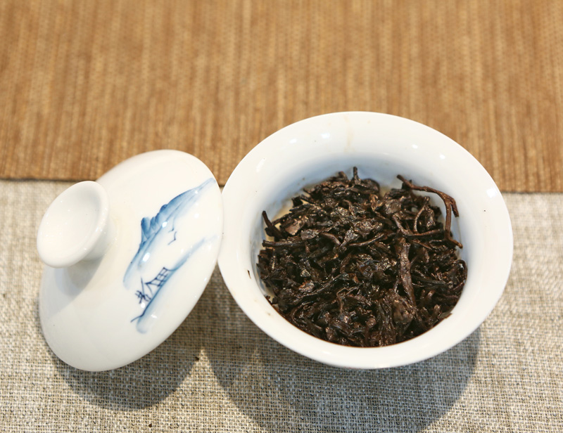 2013年春金芽贡饼（熟）