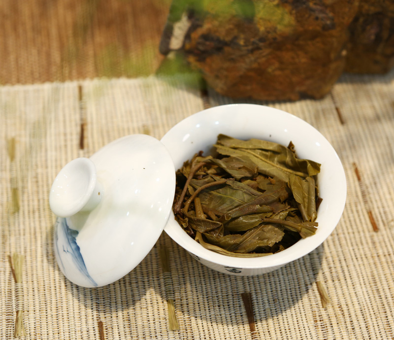 2016年老班章黄金叶小饼（春）